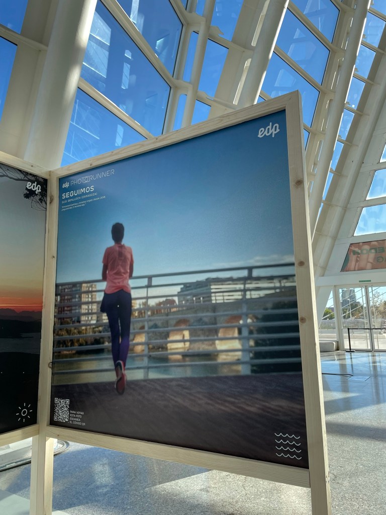 Cartel en el Expodeporte del maratón de València