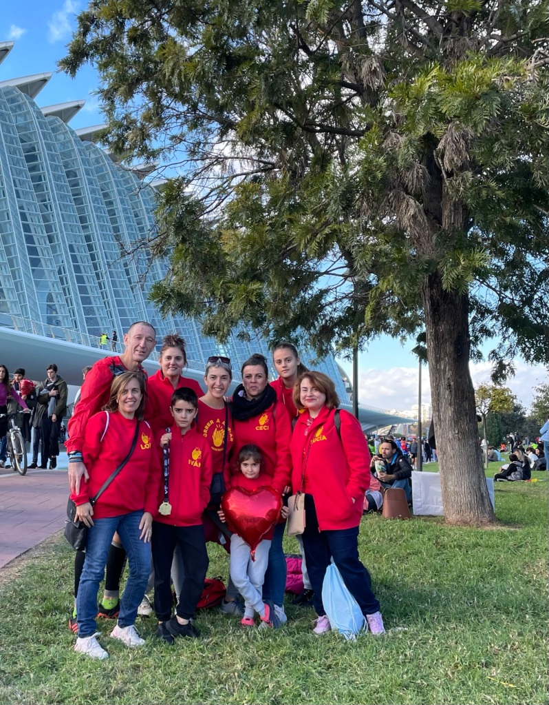 Foto de grupo tras el maratón de Valencia 2022